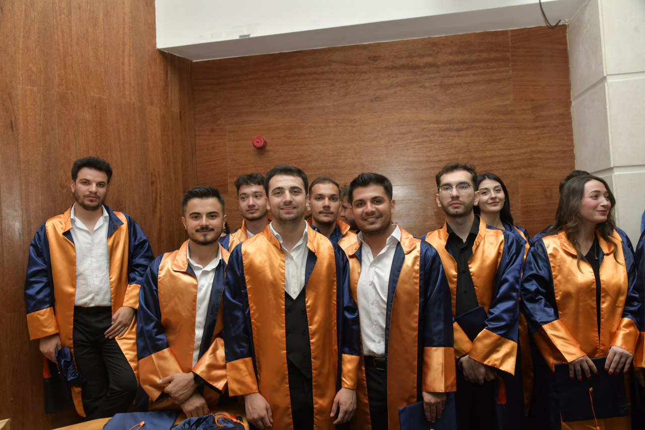 Mimarlık ve İlahiyat Fakültesi’nde Mezuniyet Sevinci Yaşandı