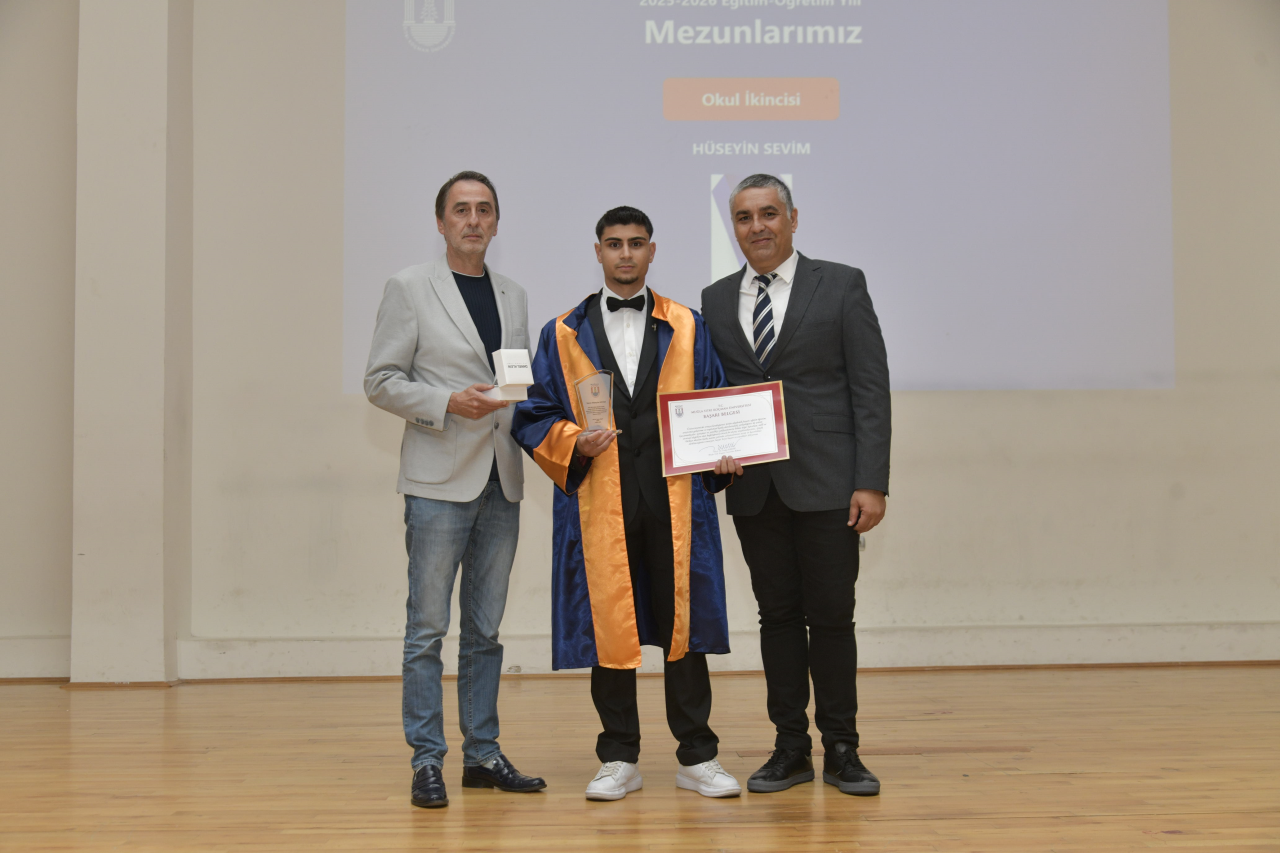 Yatağan MYO Öğrencileri Mezuniyet Sevinci Yaşadı