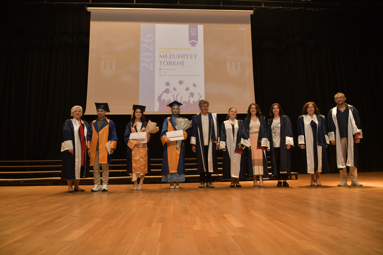 İİBF’de Mezuniyet Coşkusu Yaşandı