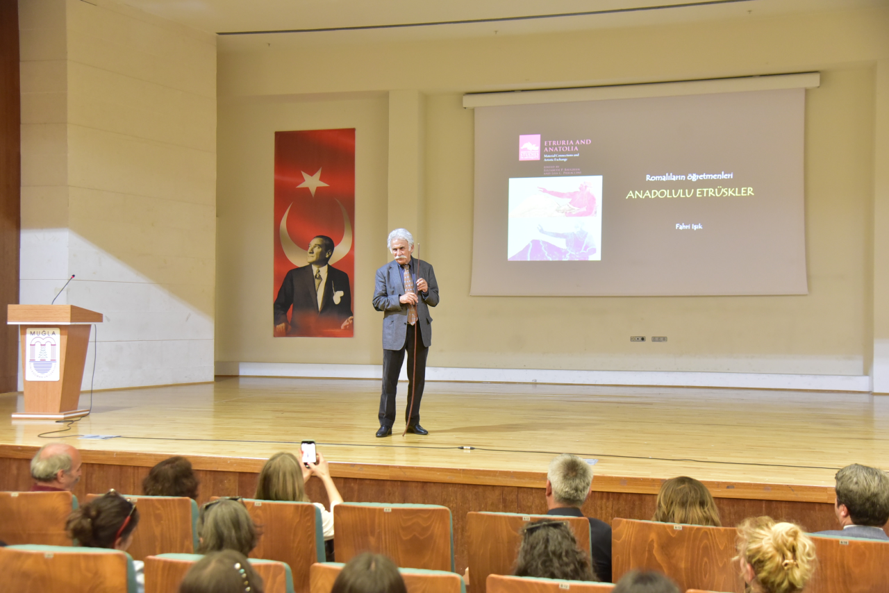 Anadolu Arkeolojisinin Duayeni Fahri Işık, MSKÜ’de Öğrencilerle Buluştu