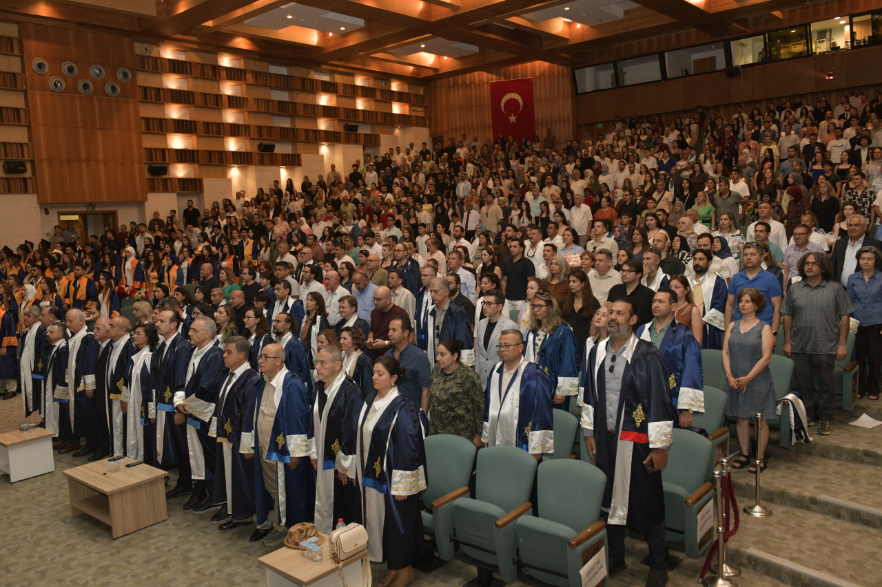 Fen Fakültesi’nde Mezuniyet Heyecanı Yaşandı