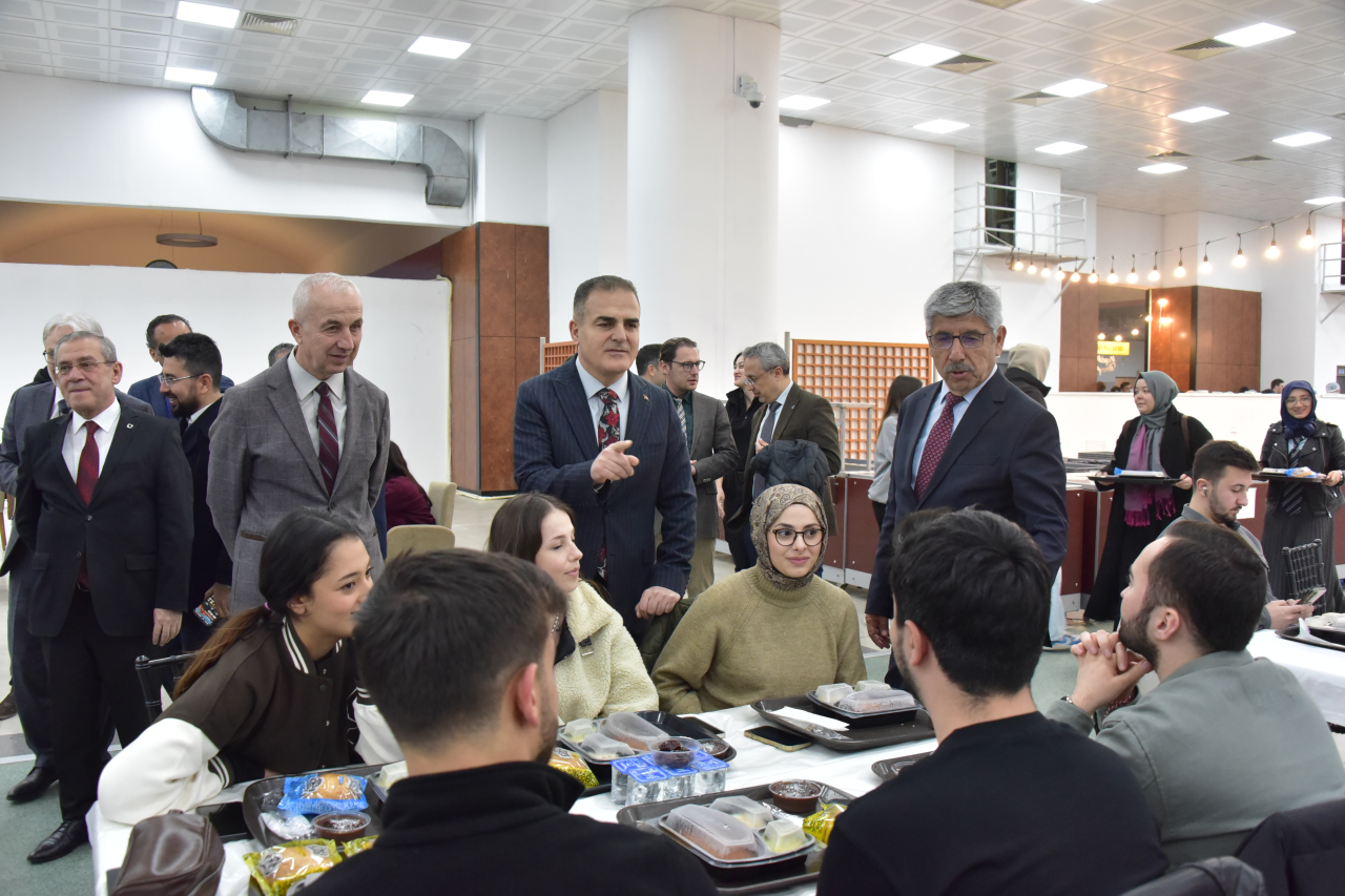 MSKÜ’de Ramazan Sofrası: Öğrenciler ve Protokol Aynı Sofrada