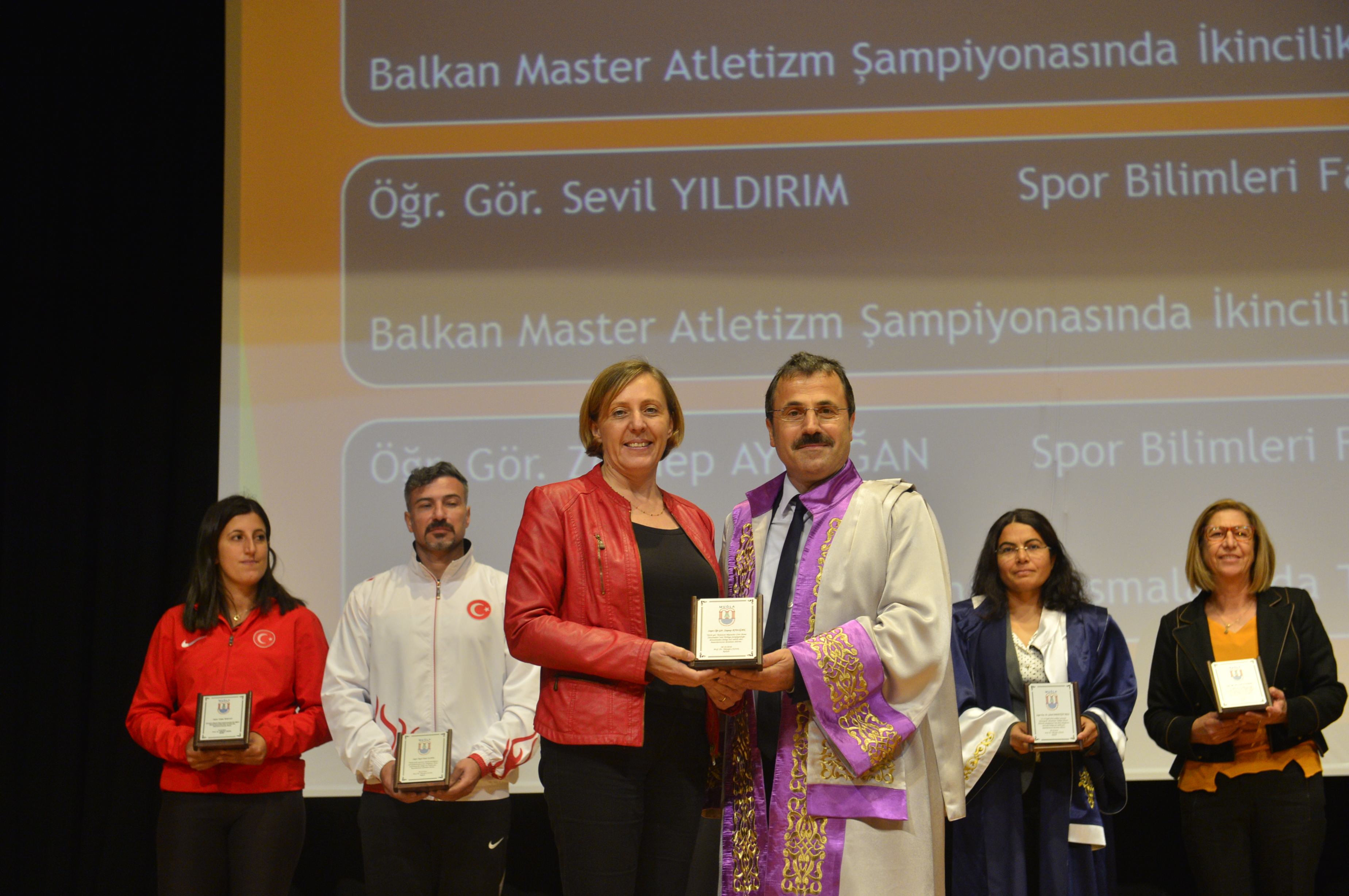 Başarılı Öğrencilere ve Öğretim Elemanlarına Ödülleri Verildi