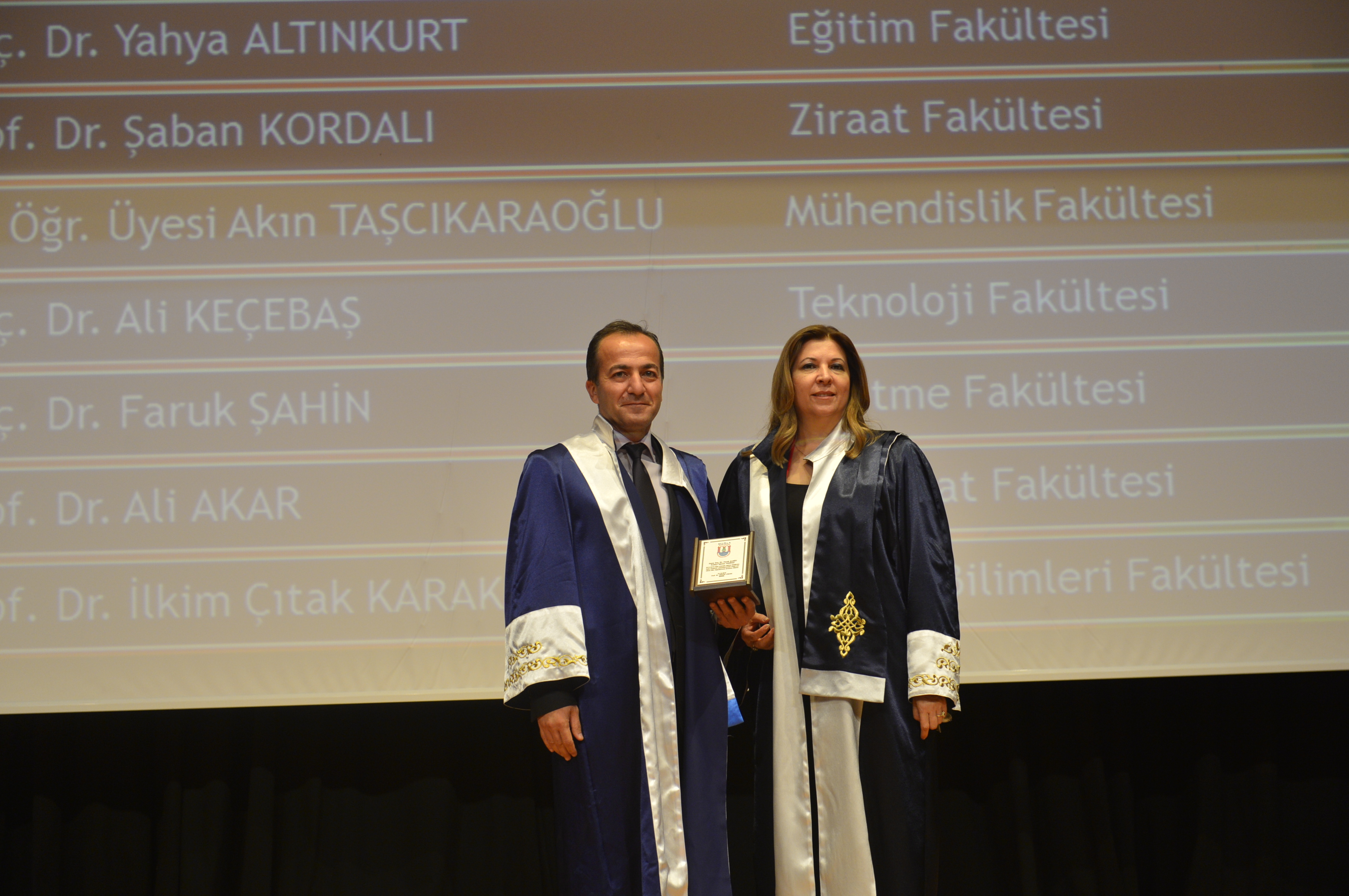 Başarılı Öğrencilere ve Öğretim Elemanlarına Ödülleri Verildi